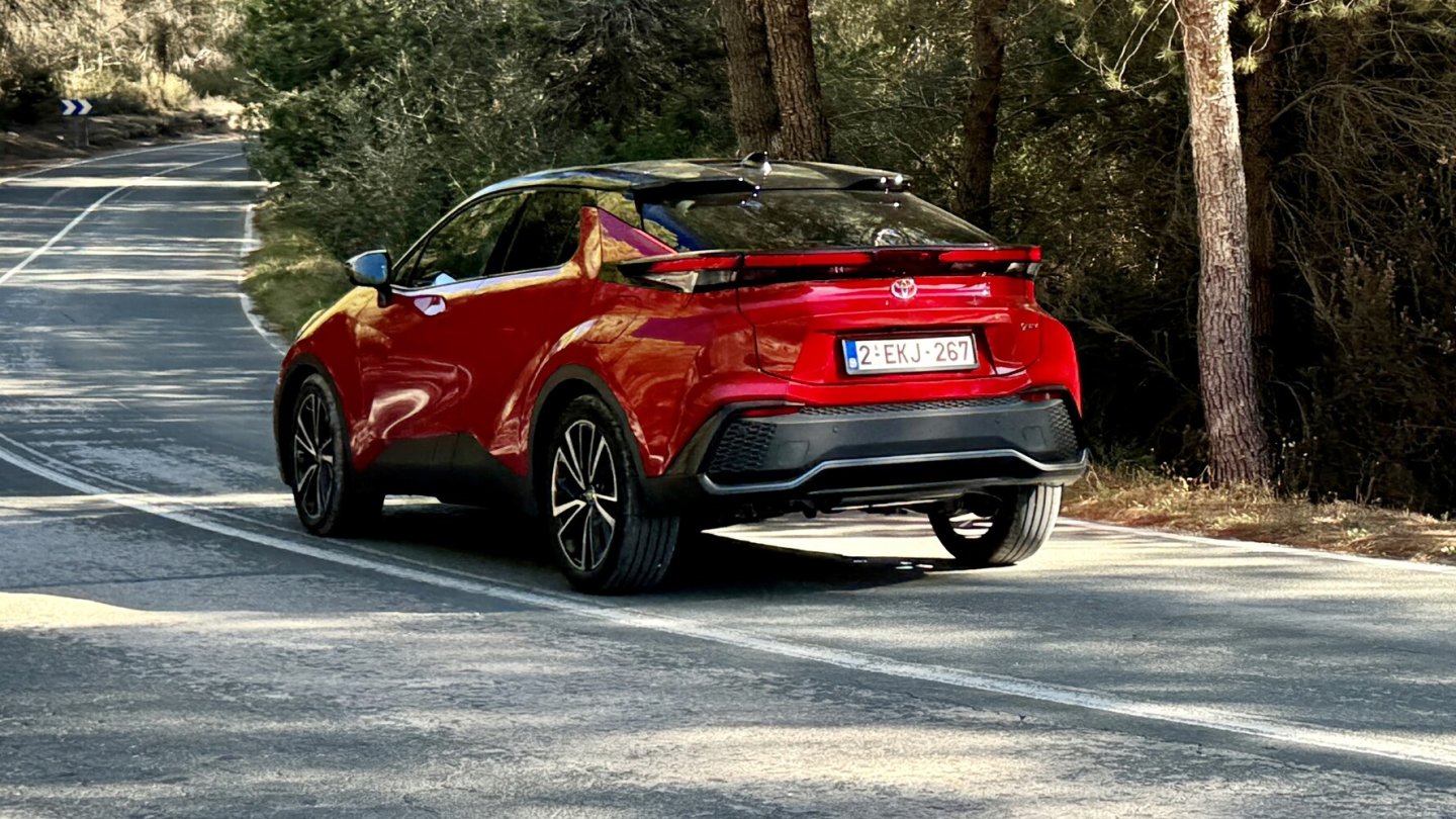 Der Toyota C-HR wird mit dem Modellwechsel in der Basis 2.000 Euro teurer. Der Toyota C-HR wird mit dem Modellwechsel in der Basis 2.000 Euro teurer.