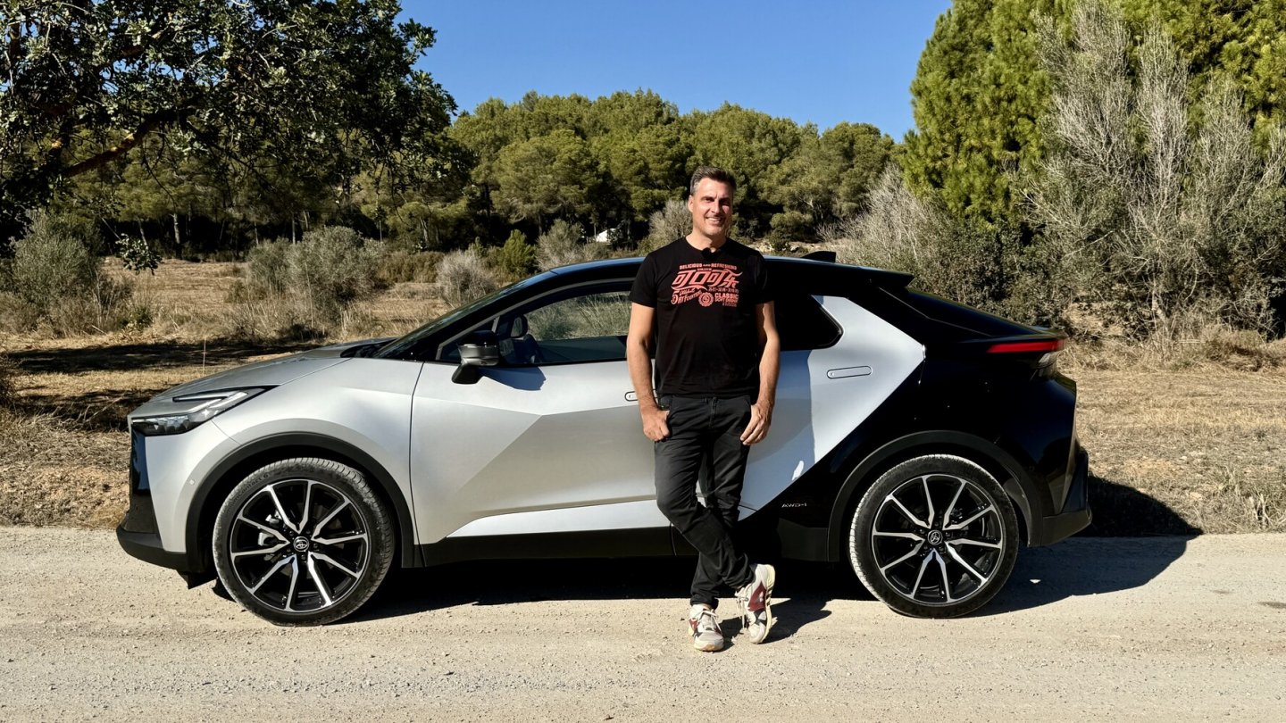 Der Toyota C-HR GR Sport bekommt, in Verbindung mit optionalen 20-Zoll-Felgen, ein FSD-Fahrwerk. Der Toyota C-HR GR Sport bekommt, in Verbindung mit optionalen 20-Zoll-Felgen, ein FSD-Fahrwerk.