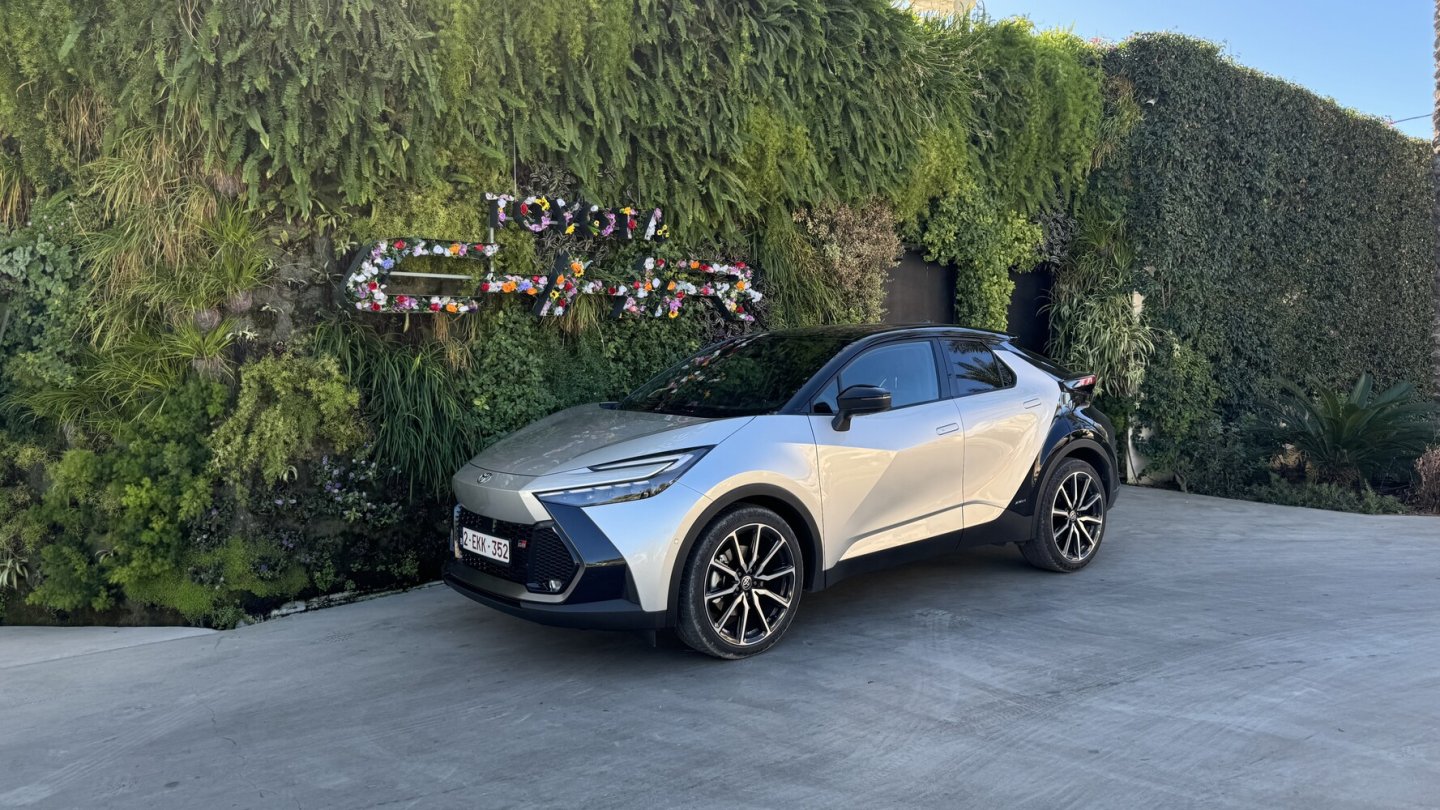 Die höheren Ausstattungslinien sind nur mit dem stärkeren Hybrid-Antrieb erhältlich. Die höheren Ausstattungslinien sind nur mit dem stärkeren Hybrid-Antrieb erhältlich.