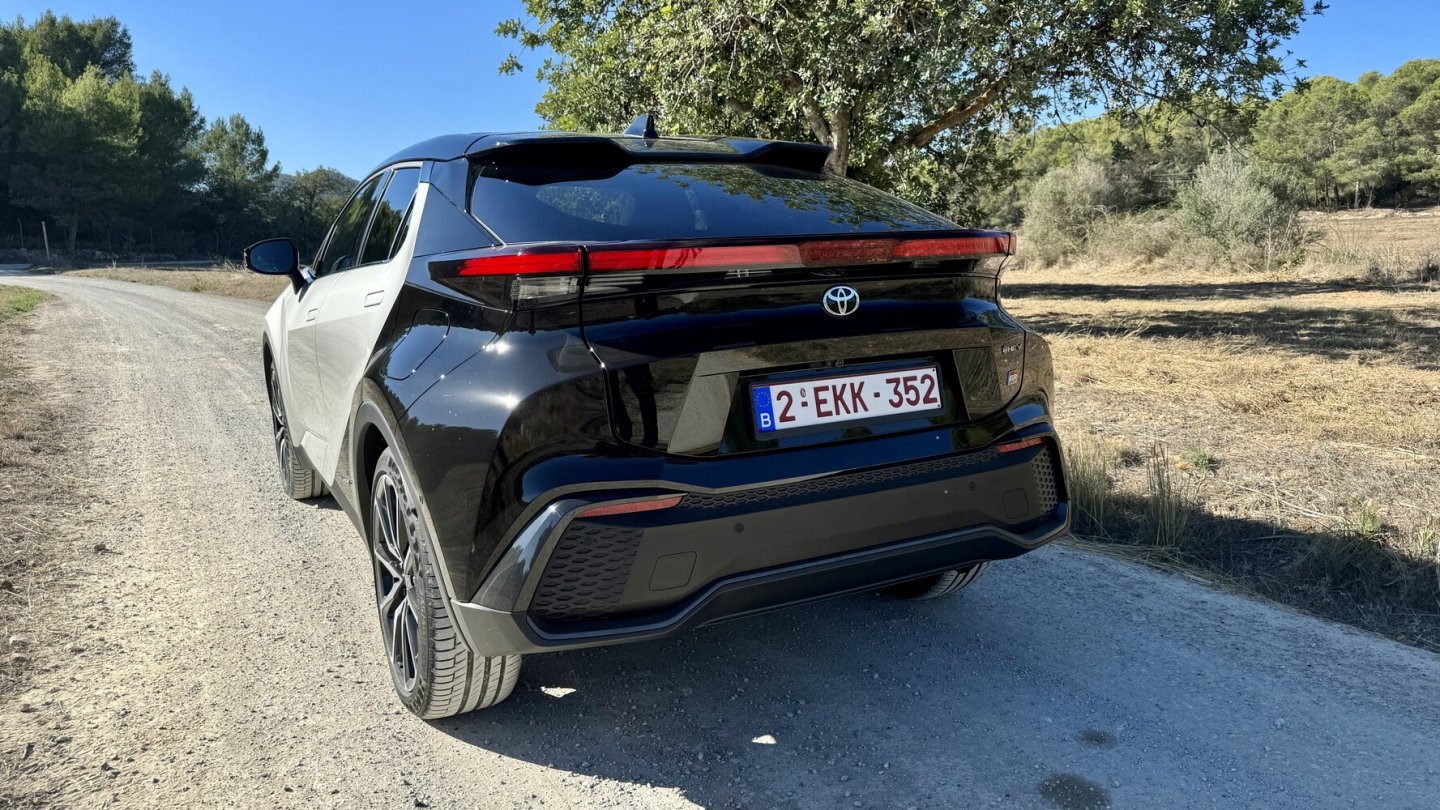 Prägnante Rückleuchten am C-HR. Das schwarze Heck gibt es für die Topmodelle. Prägnante Rückleuchten am C-HR. Das schwarze Heck gibt es für die Topmodelle.