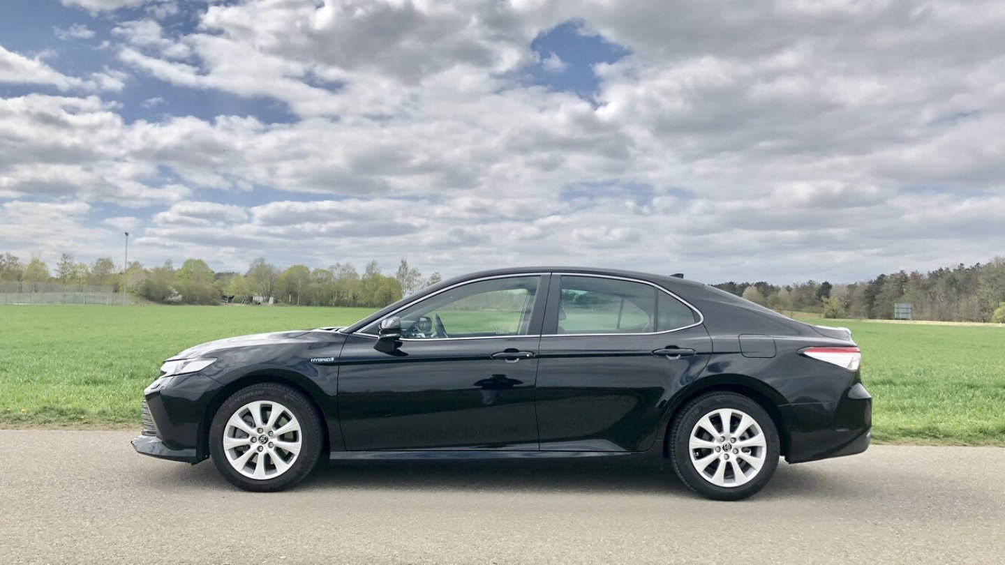 Der Toyota Camry ist 4,89 Meter lang. Der Toyota Camry ist 4,89 Meter lang.