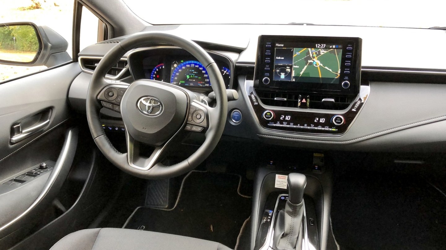 Schickes Cockpit im neuen Toyota Corolla. Schickes Cockpit im neuen Toyota Corolla.