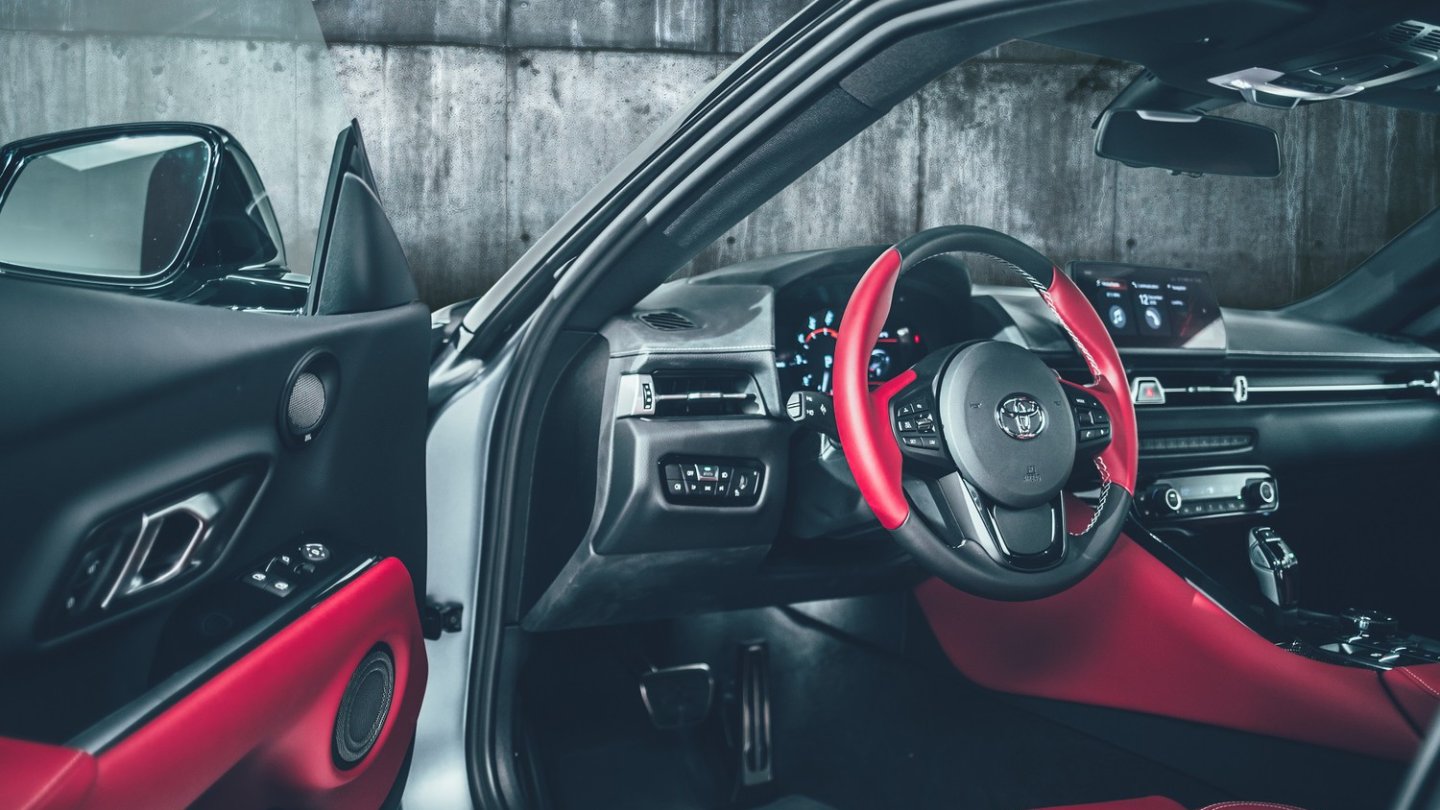 Das Cokpit entspricht weitgehend dem BMW Z4. Das Cokpit entspricht weitgehend dem BMW Z4.