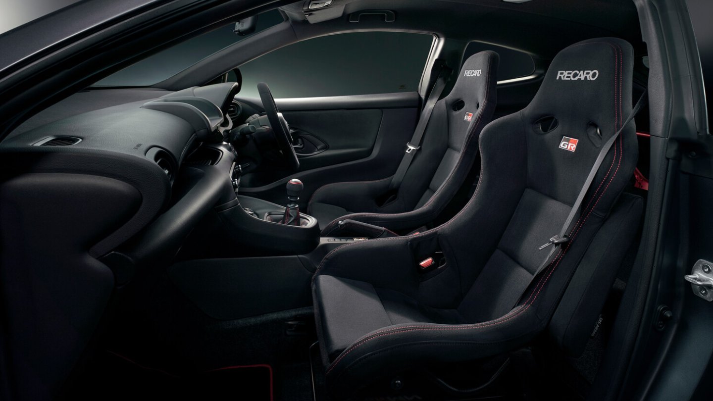Die Schalensitze kommen von Recaro. Die Schalensitze kommen von Recaro.