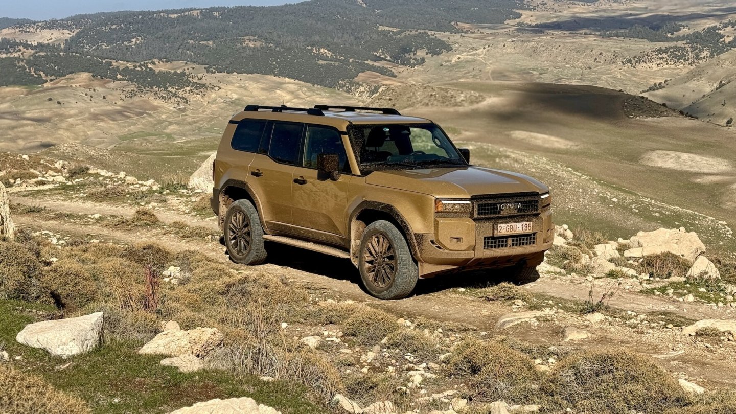 Wo ich bin, ist oben! Der Land Cruiser im Atlas-Gebirge. Wo ich bin, ist oben! Der Land Cruiser im Atlas-Gebirge.