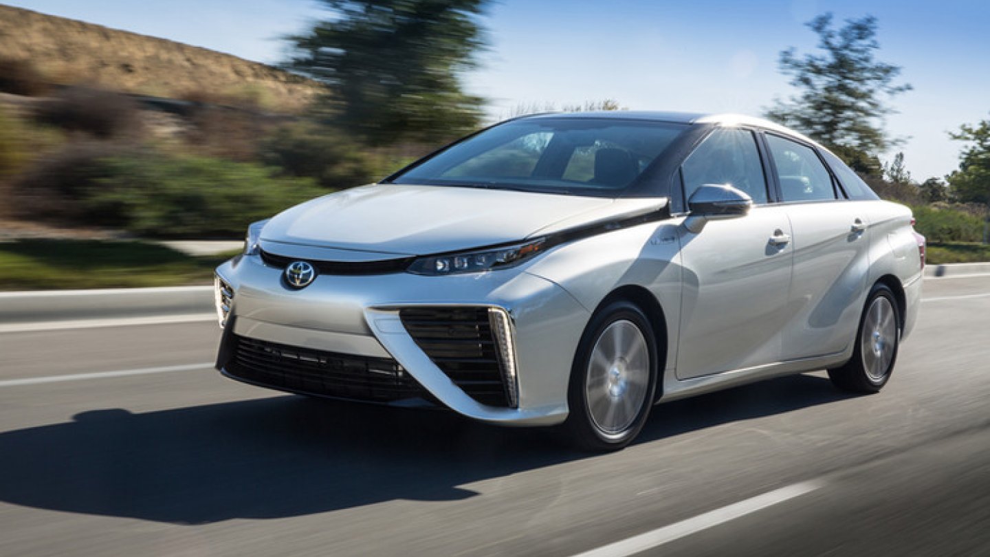 Mirai in Aktion: Über Design lässt sich streiten, über das Potenzial des Antriebs nicht. Mirai in Aktion: Über Design lässt sich streiten, über das Potenzial des Antriebs nicht.