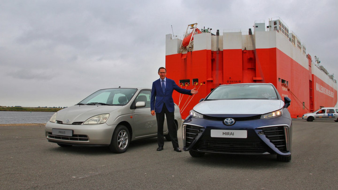 Sie heißen die Zukunft willkommen: Toyota-Mann Karl Schlicht und ein 15 Jahre alter Prius Sie heißen die Zukunft willkommen: Toyota-Mann Karl Schlicht und ein 15 Jahre alter Prius