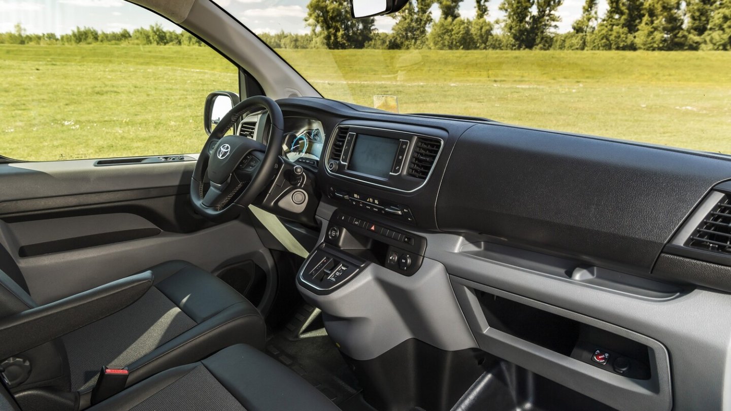 Das Cockpit entpricht dem der PSA-Brüder. Das Cockpit entpricht dem der PSA-Brüder.