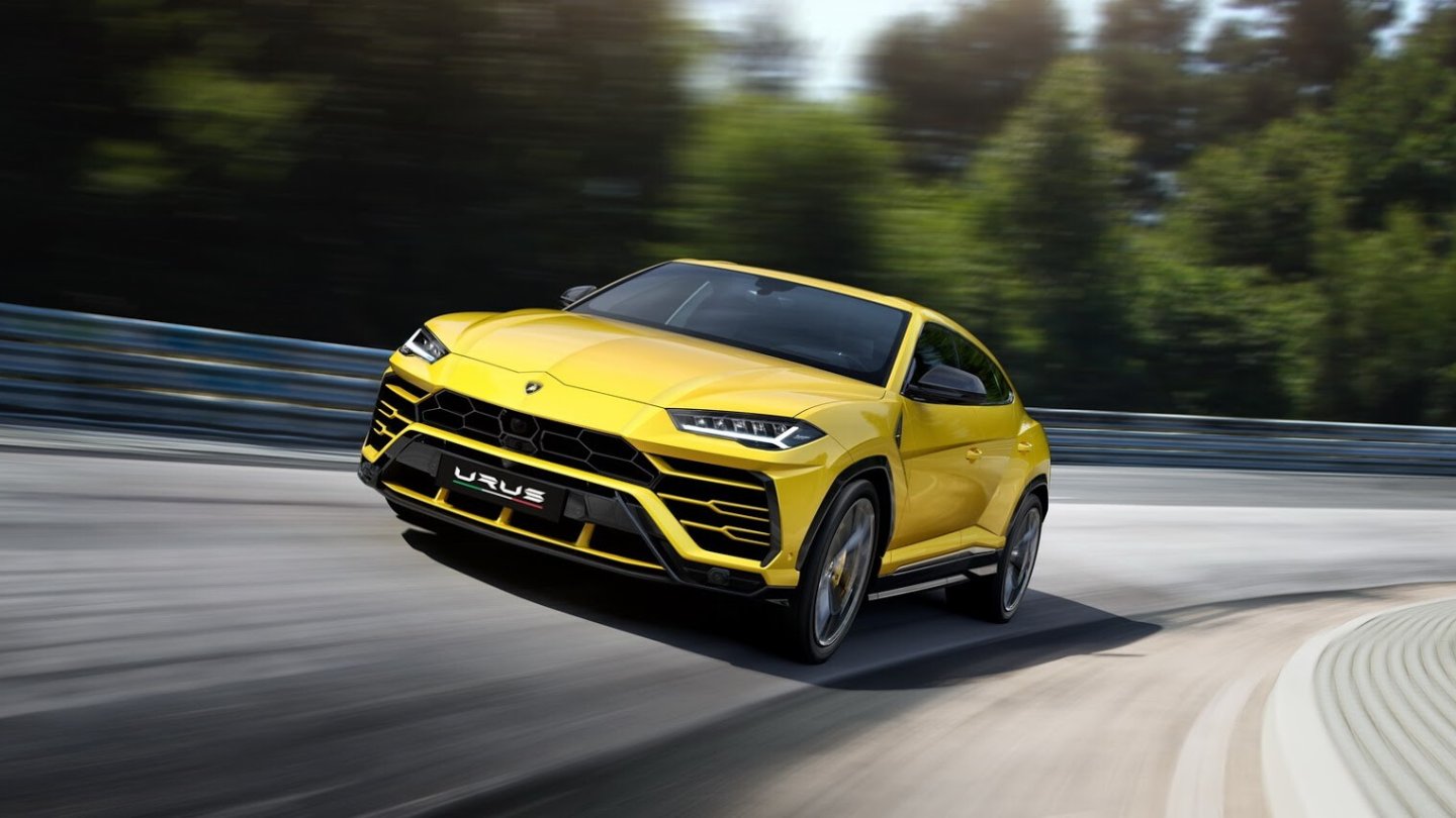 Hier die Vorlage, der Lamborghini Urus. Hier die Vorlage, der Lamborghini Urus.