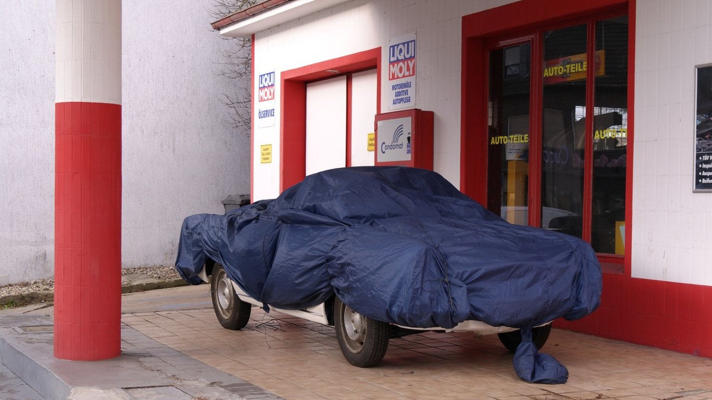 Autos mit Saisonkennzeichen müssen im ersten auf dem Kennzeichen vermerkten Monat zur Prüfung. Autos mit Saisonkennzeichen müssen im ersten auf dem Kennzeichen vermerkten Monat zur Prüfung.