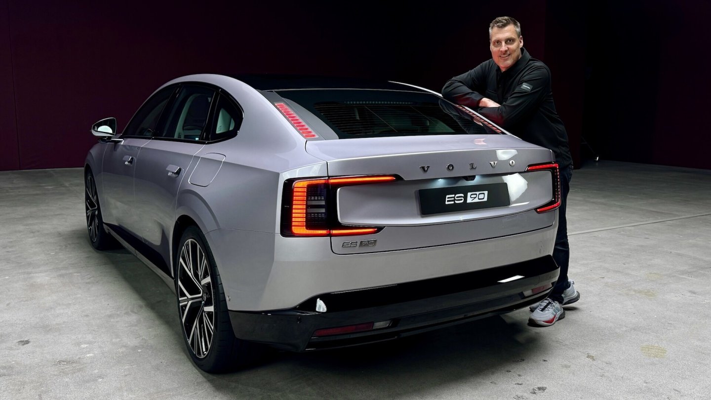 Der Volvo ES90 ist ab sofort bestellbar, ab Herbst 2025 könnten die Auslieferungen starten. Der Volvo ES90 ist ab sofort bestellbar, ab Herbst 2025 könnten die Auslieferungen starten.