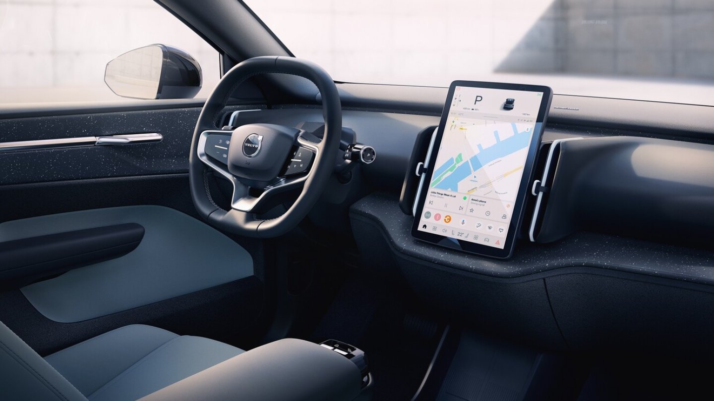 Tesla-Style im Cockpit: Alle Informationen finden sich auf dem zentralen Display. Tesla-Style im Cockpit: Alle Informationen finden sich auf dem zentralen Display.