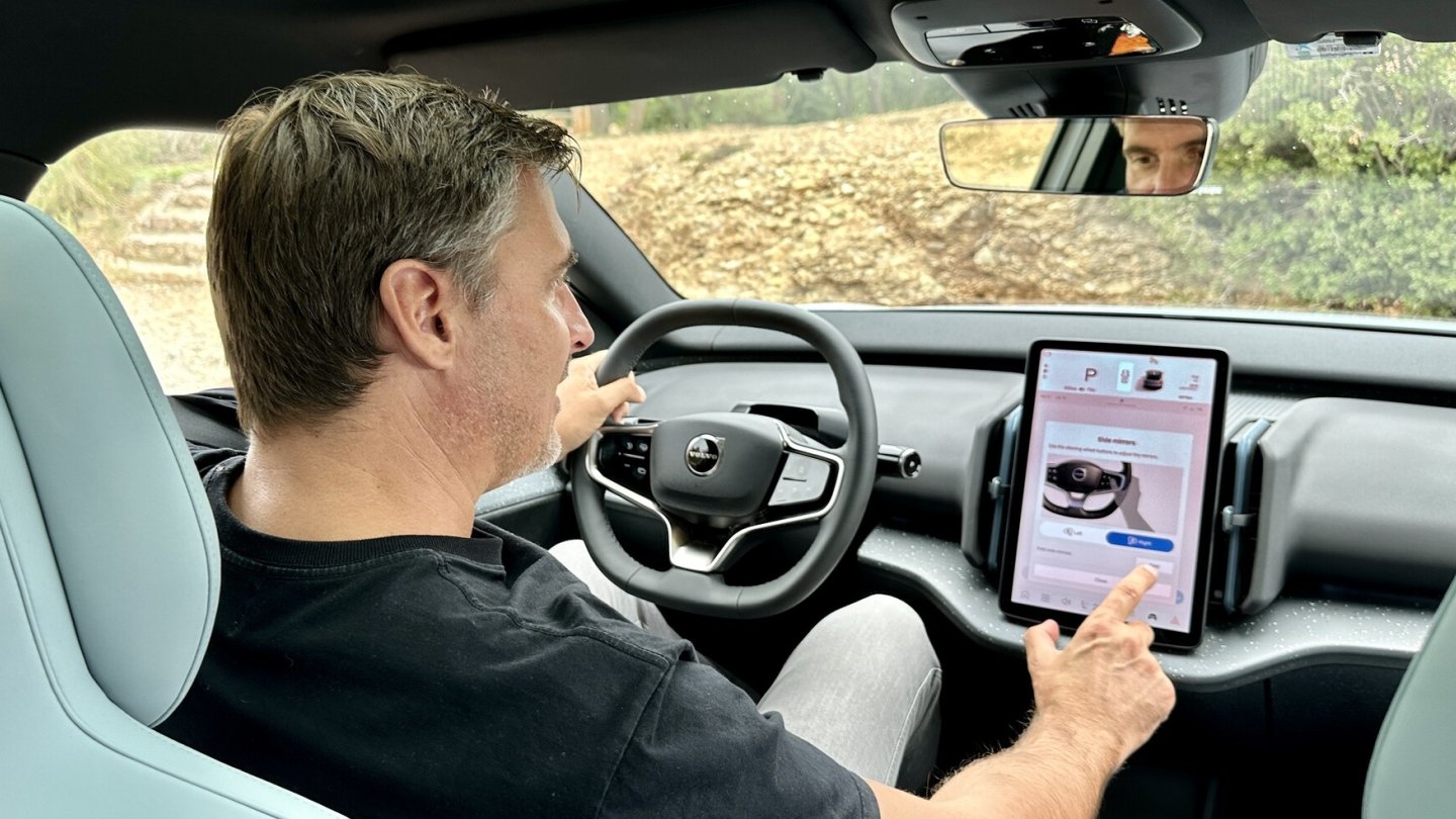 Neben dem Betriebssystem liefert Google auch die Navigation und den Sprachassistenten. Neben dem Betriebssystem liefert Google auch die Navigation und den Sprachassistenten.