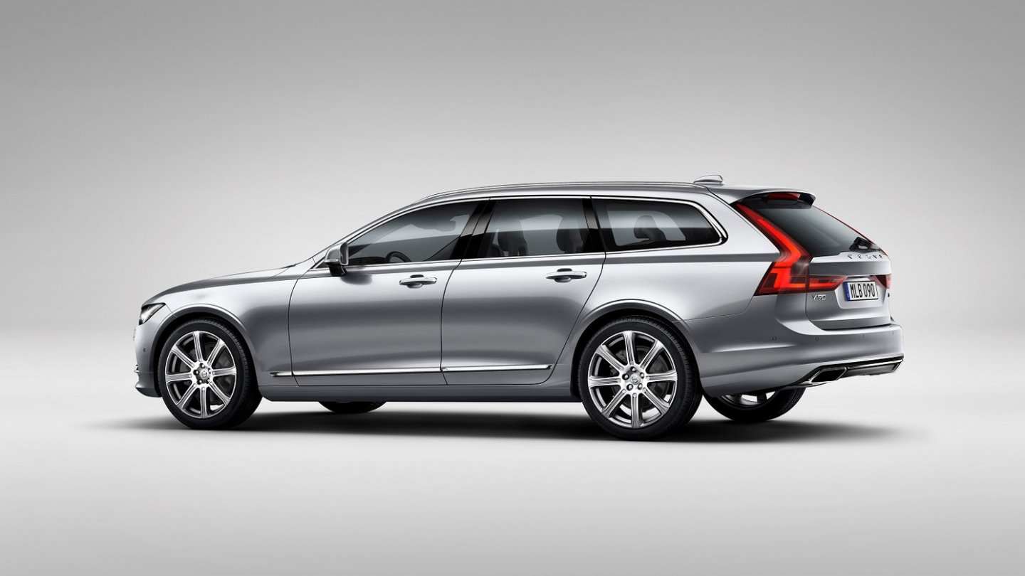 Der Kombi V90, bei uns mit Abstand populärer als die Limousine, kommt weiterhin aus dem Werk in Schweden. Der Kombi V90, bei uns mit Abstand populärer als die Limousine, kommt weiterhin aus dem Werk in Schweden.