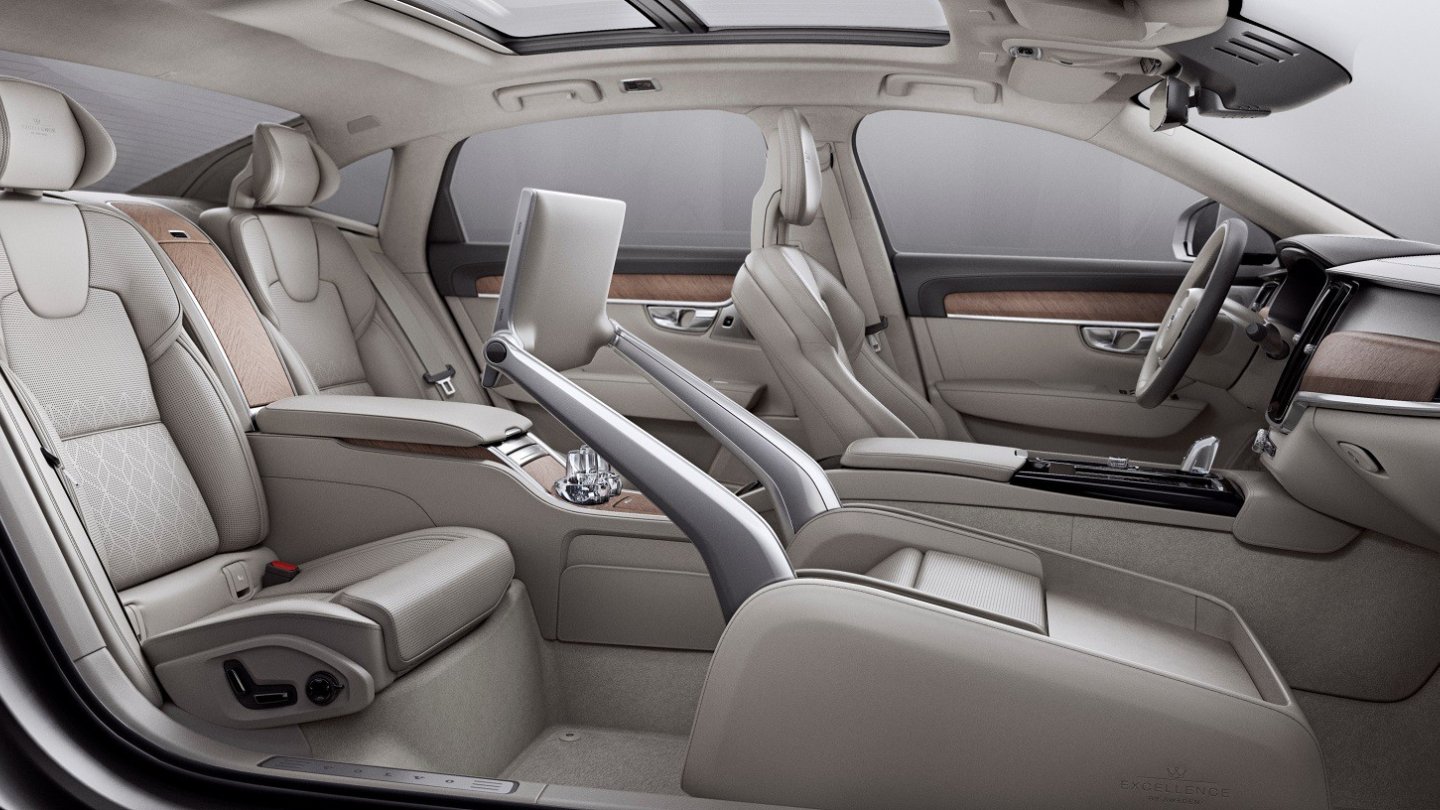 Mit seinem Interieurkonzept zielt der S90 Excellence vor allem auf den asiatischen Markt. Mit seinem Interieurkonzept zielt der S90 Excellence vor allem auf den asiatischen Markt.