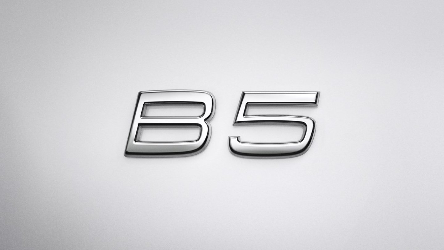 Ein B kennzeichnet die neuen Mildhybrid-Modelle. Ein B kennzeichnet die neuen Mildhybrid-Modelle.