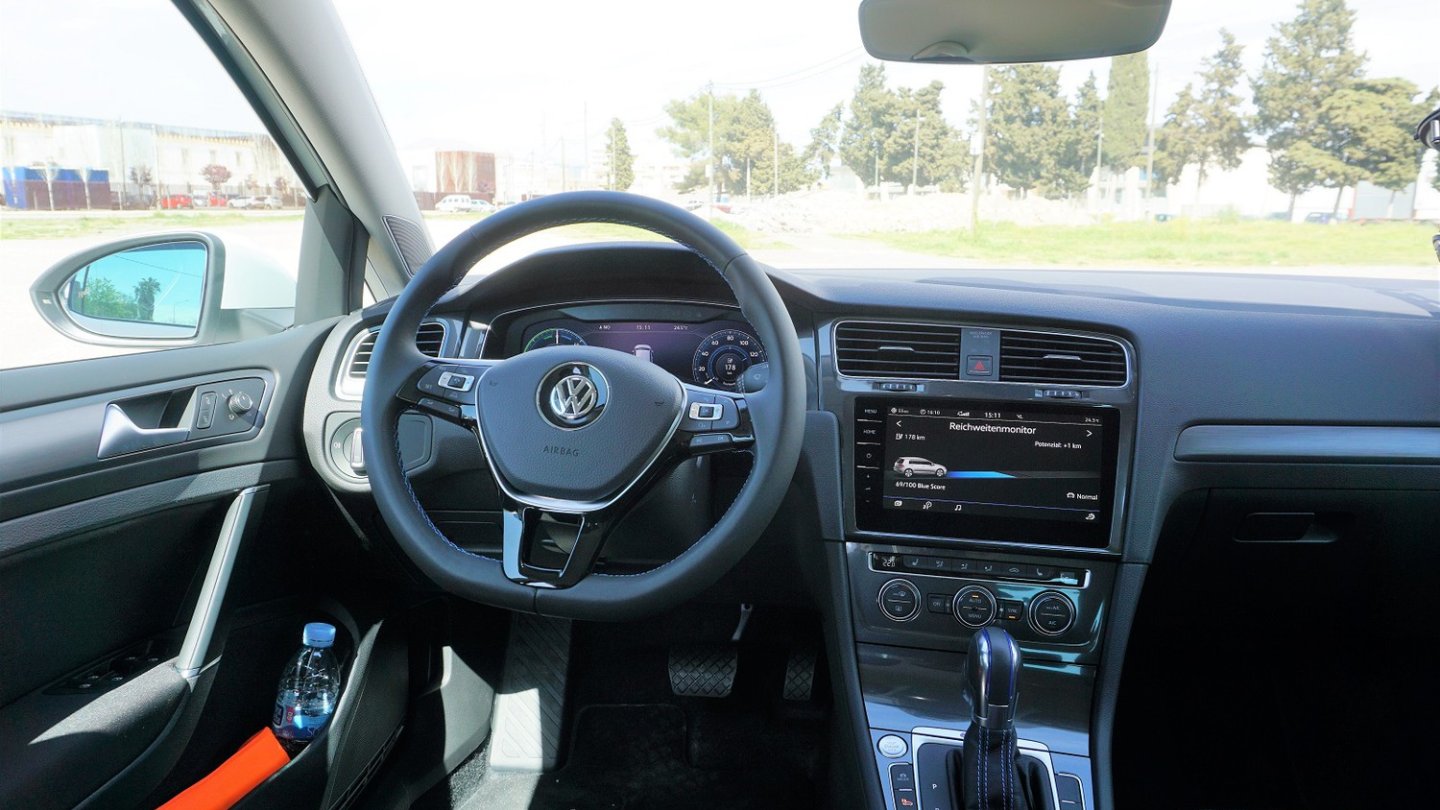 Das knopflose Discover Pro-Navi ist im e-Golf serienmäßig. Das knopflose Discover Pro-Navi ist im e-Golf serienmäßig.