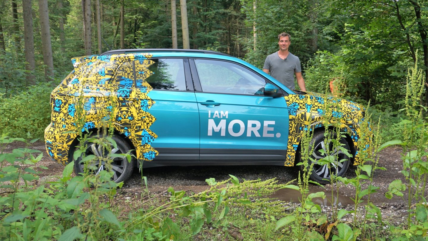 Ein Männlein steht im Walde... und der Prototyp des VW T-Cross ebenfalls. Ein Männlein steht im Walde... und der Prototyp des VW T-Cross ebenfalls.