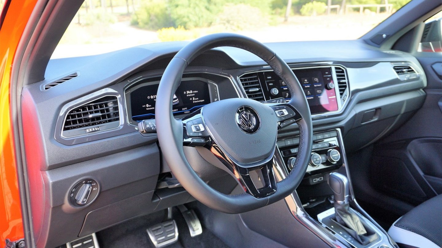 Das Cockpit trägt wie das des Polo den zentralen Monitor endlich weiter oben. Das Cockpit trägt wie das des Polo den zentralen Monitor endlich weiter oben.