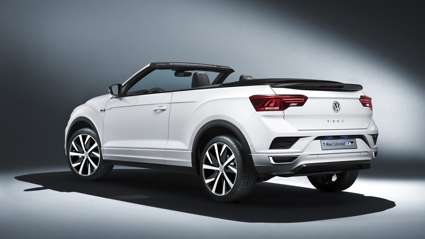 Der Heckspoiler ist beim T-Roc Cabriolet immer Serie. Der Heckspoiler ist beim T-Roc Cabriolet immer Serie.