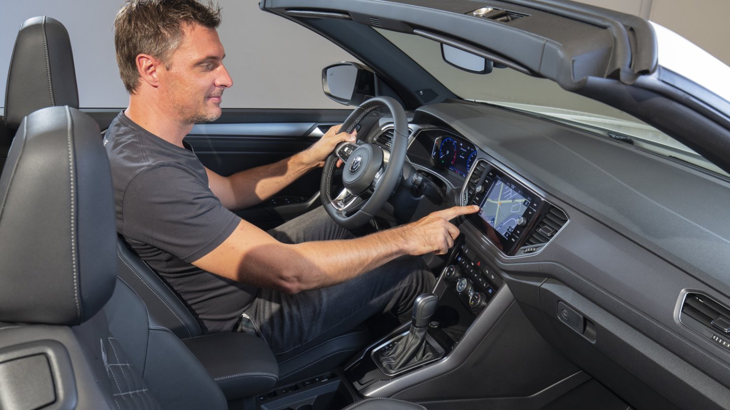 Mit dem Cabrio zieht der neue Infotainment-Baukasten in den T-Roc ein. Mit dem Cabrio zieht der neue Infotainment-Baukasten in den T-Roc ein.