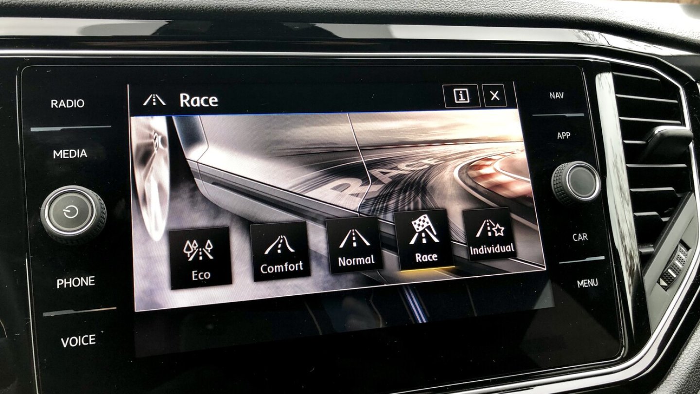 Die Fahrprogramme lassen sich vielfältig einstellen. Die Fahrprogramme lassen sich vielfältig einstellen.
