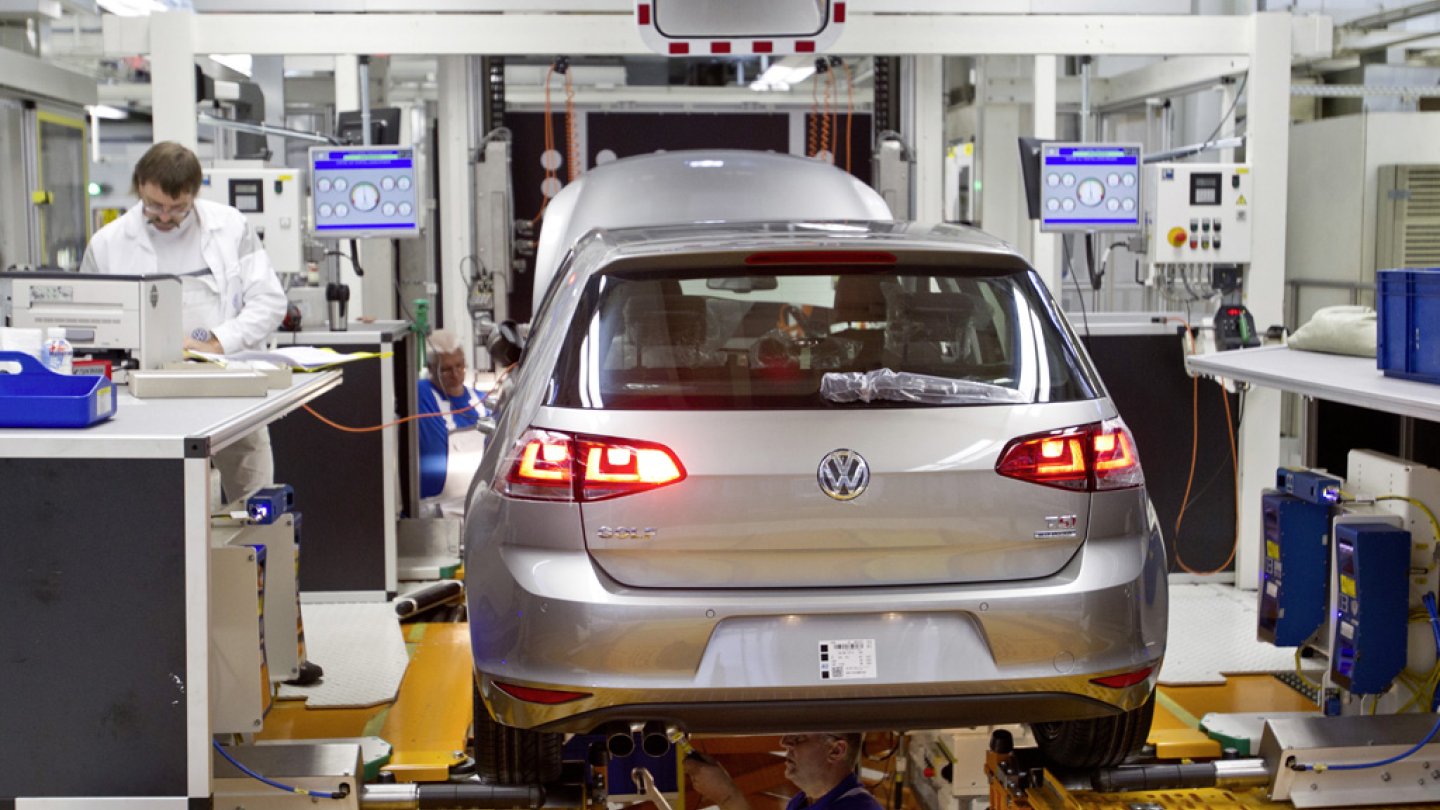 Hier ein Bild aus der Golf-Produktion in Wolfsburg. Das Modell soll auch in Algerien gebaut werden. Hier ein Bild aus der Golf-Produktion in Wolfsburg. Das Modell soll auch in Algerien gebaut werden.