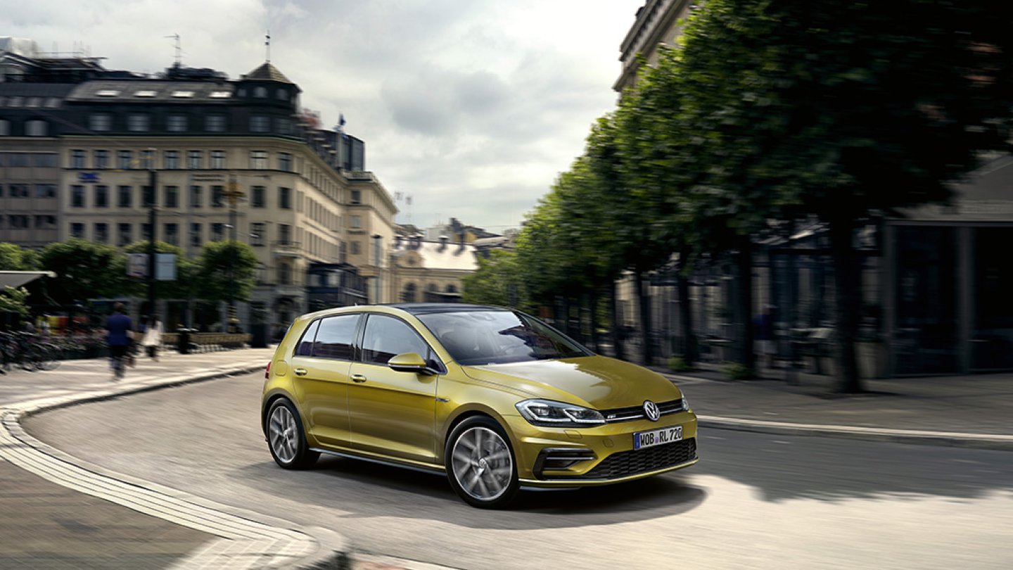 Der VW Golf erhält Anfang 2017 ein sanftes Facelift. Der VW Golf erhält Anfang 2017 ein sanftes Facelift.