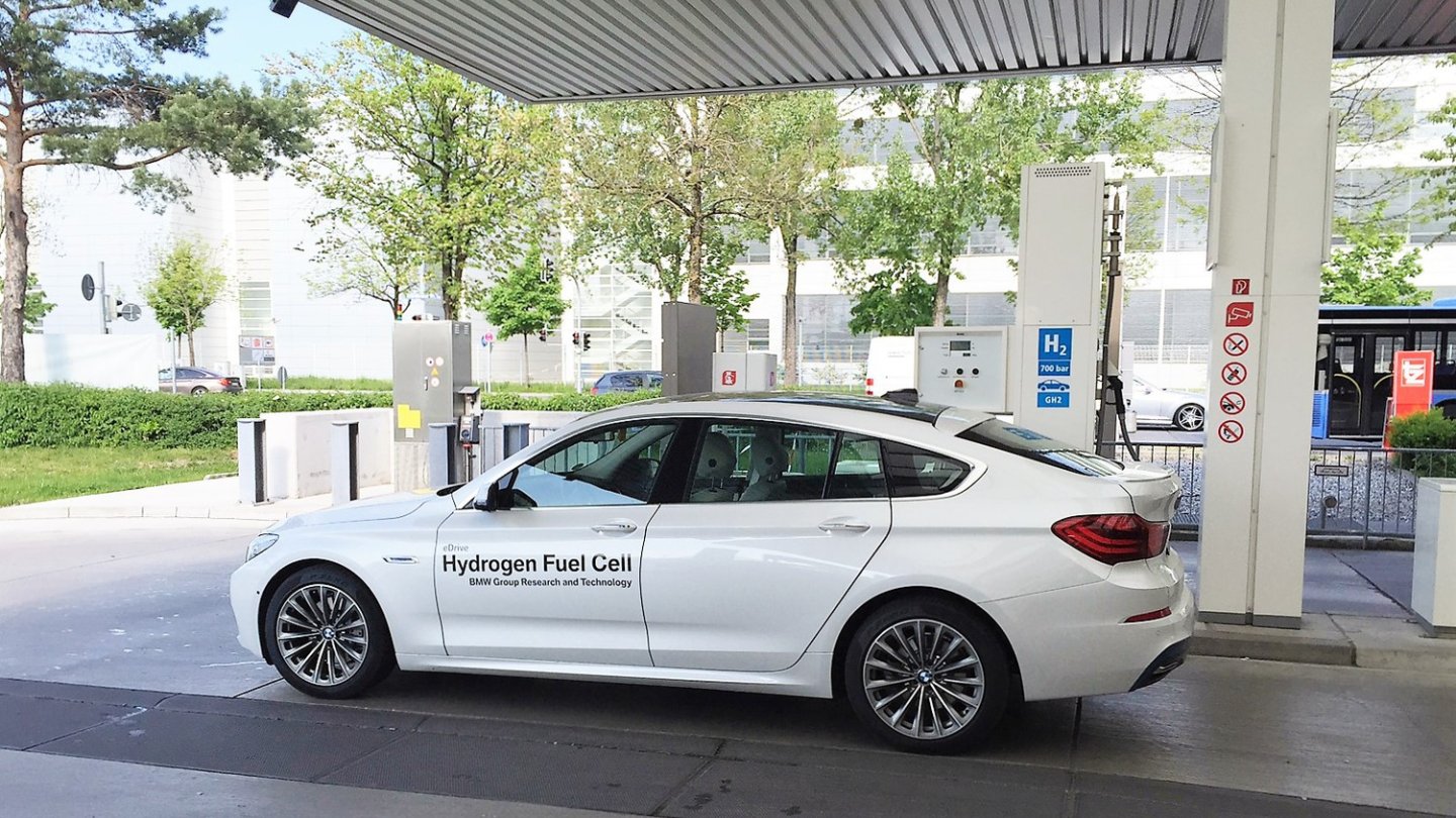Tankt in München Wasserstoff: Ein Versuchsträger von BMW. Foto: Bernd Conrad Tankt in München Wasserstoff: Ein Versuchsträger von BMW. Foto: Bernd Conrad