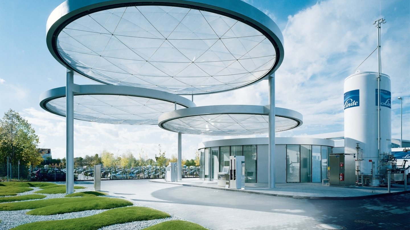 Mit der jetzt eröffneten Station in Unterschleißheim hat München schon zwei Wasserstofftankstellen. Mit der jetzt eröffneten Station in Unterschleißheim hat München schon zwei Wasserstofftankstellen.