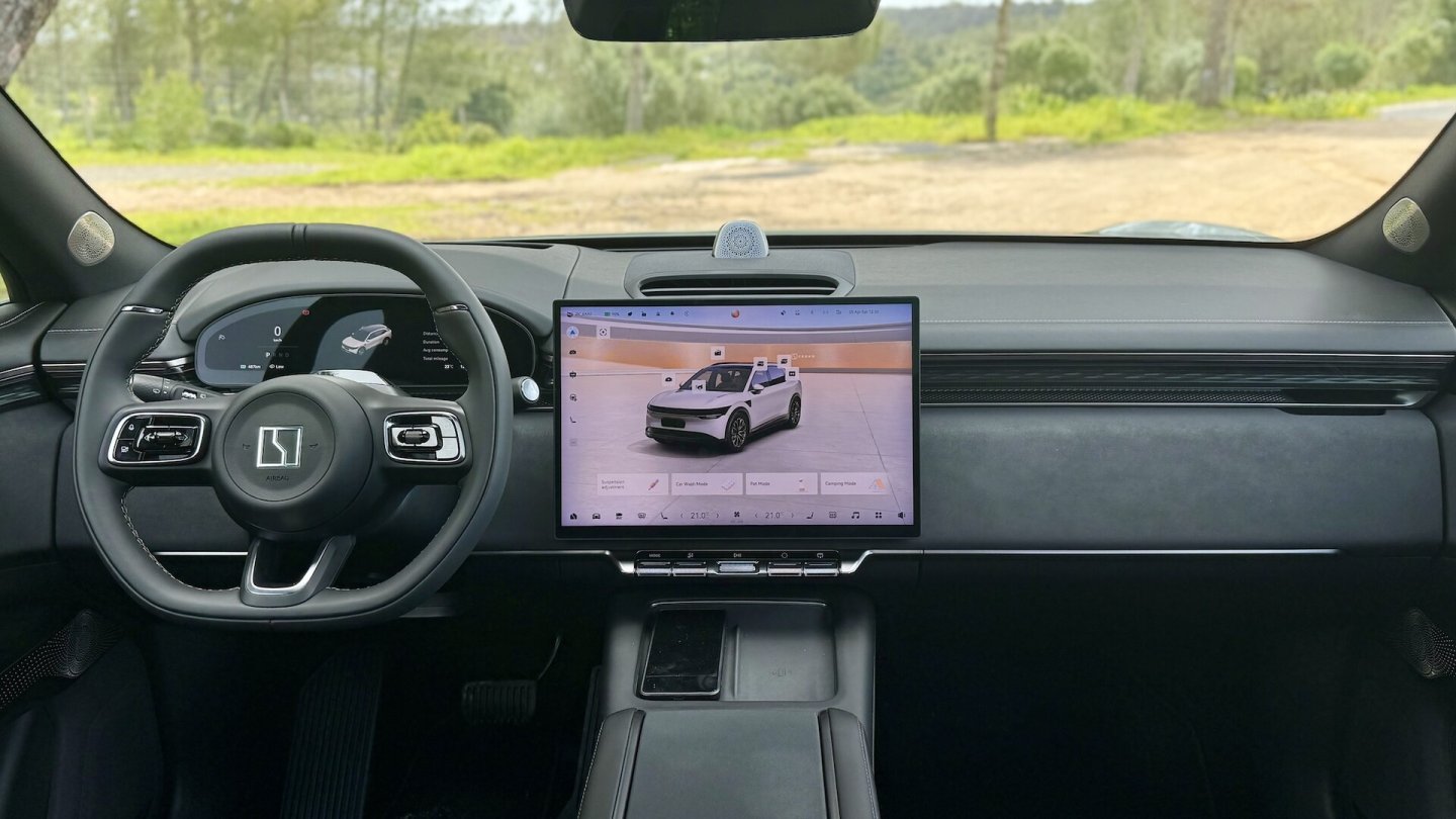 Das Cockpit des Zeekr 7X mit 16-Zoll-Display und hochwertiger Verarbeitung Das Cockpit des Zeekr 7X mit 16-Zoll-Display und hochwertiger Verarbeitung