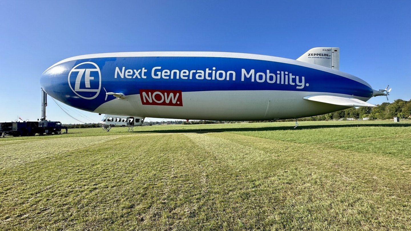 Der Zeppelin NT ist länger als ein Airbus A380, wiegt aber nur etwas mehr als acht Tonnen. Der Zeppelin NT ist länger als ein Airbus A380, wiegt aber nur etwas mehr als acht Tonnen.